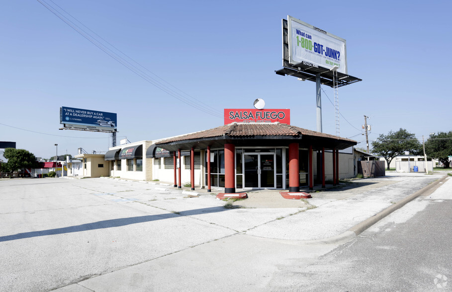 Primary Photo Of 3500 Alta Mere Dr, Fort Worth Restaurant For Lease