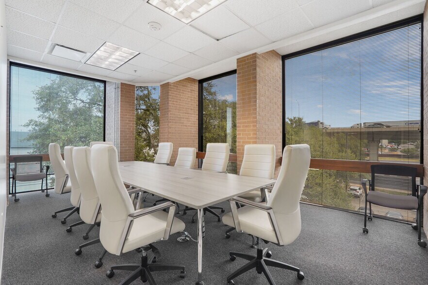 More Photos Of 313 E Anderson Ln, Austin Office For Sale