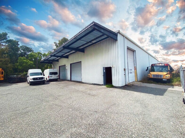 More Photos Of 2320 Air Park Rd, Charleston Warehouse For Lease