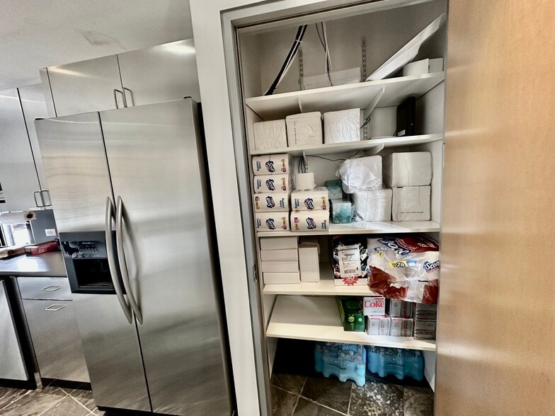 More Photos Of 12 Havemeyer Pl, Greenwich Office For Lease