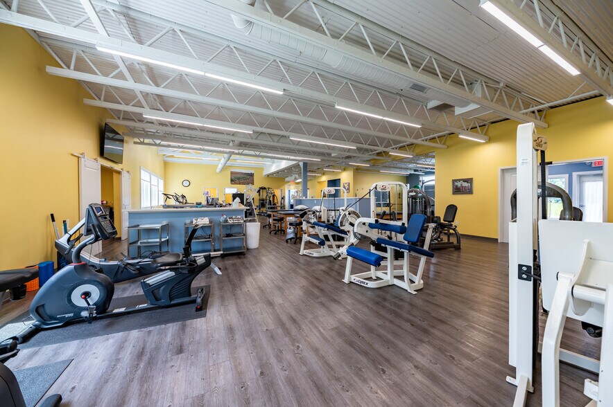 More Photos Of 74 Erin Dr, Morgantown Office For Sale