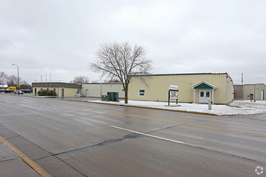 Primary Photo Of 901-905 N Knowles, New Richmond Warehouse For Lease