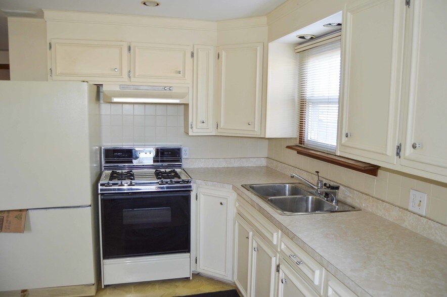 More Photos Of 6865 Erie Rd, Derby Restaurant For Sale