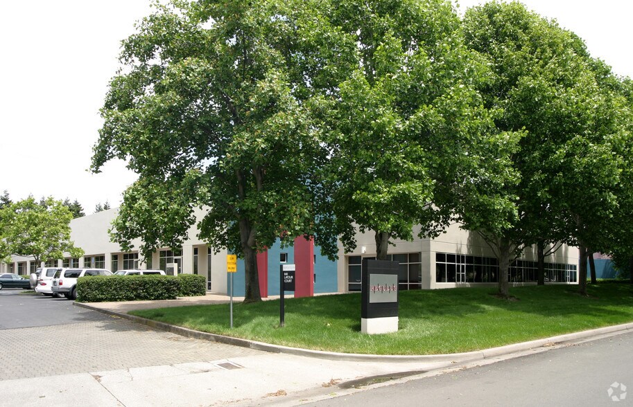 More Photos Of 840 Latour Ct, Napa Light Manufacturing For Lease