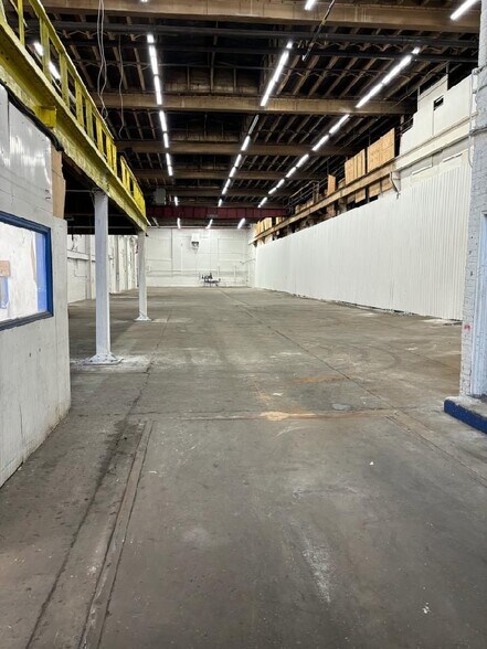 More Photos Of 365-381 canal Pl, Bronx Manufacturing For Lease