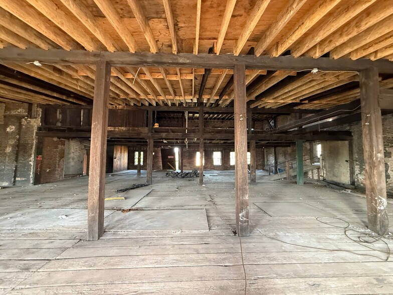 More Photos Of 285 Second St, Troy Warehouse For Sale