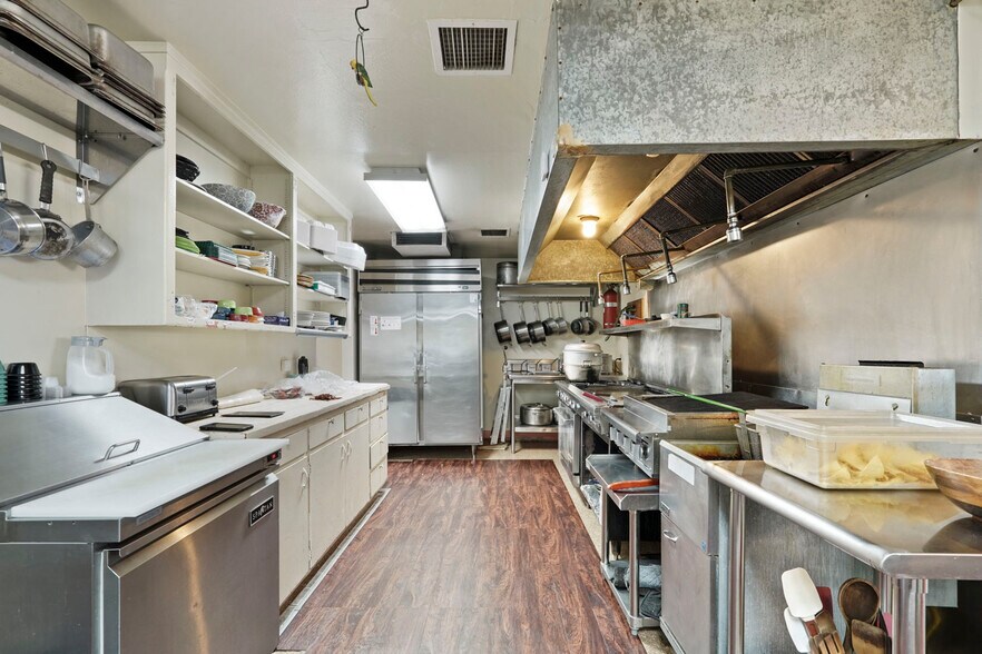 More Photos Of 14144 Market St, Walnut Grove Storefront For Sale