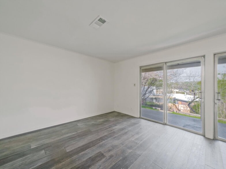 More Photos Of 2326 Hartford Rd, Austin Apartments For Sale