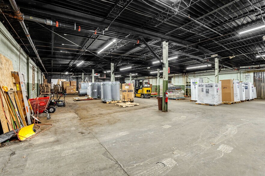 More Photos Of 56 Daniels St, Fitchburg Warehouse For Lease