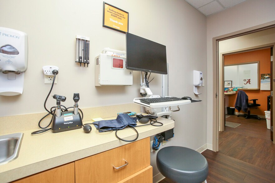 More Photos Of 12 Sammy McGhee Blvd, Jasper Office For Sale