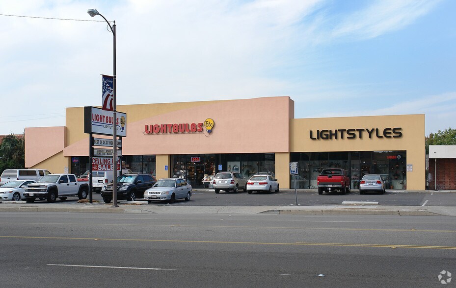 More Photos Of 658 N Tustin St, Orange Freestanding For Sale