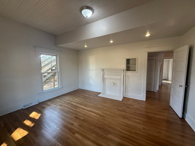 More Photos Of 295 Bethania Rural Hall Rd, Rural Hall Office For Lease