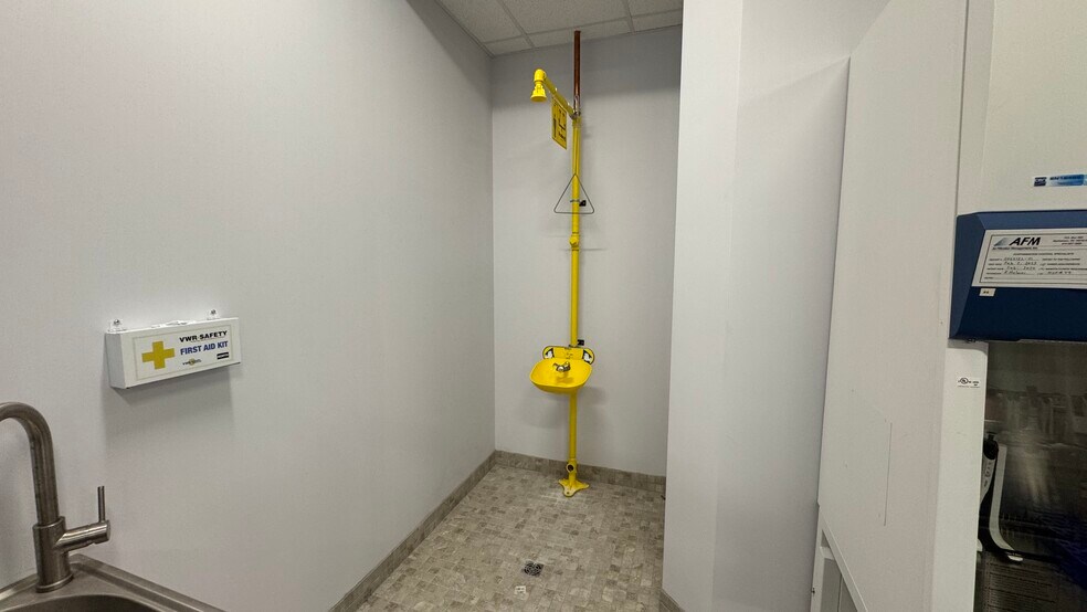 More Photos Of 2550 Brodhead Rd, Bethlehem Flex For Lease