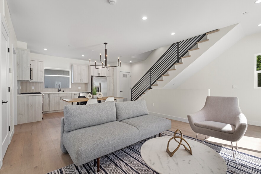 More Photos Of 705 6th Ave, Venice Apartments For Sale