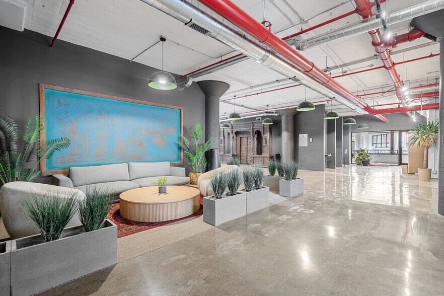 More Photos Of 1001 N North Branch St, Chicago Flex For Lease