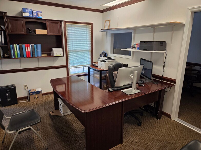 More Photos Of 5511 Monroe Rd, Charlotte Office For Sale