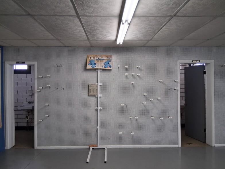 More Photos Of 1117 N Old Route 66, Litchfield General Retail For Sale