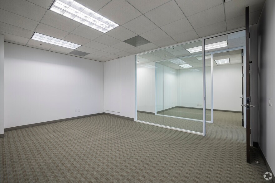 More Photos Of 1999 Harrison St, Oakland Coworking Space