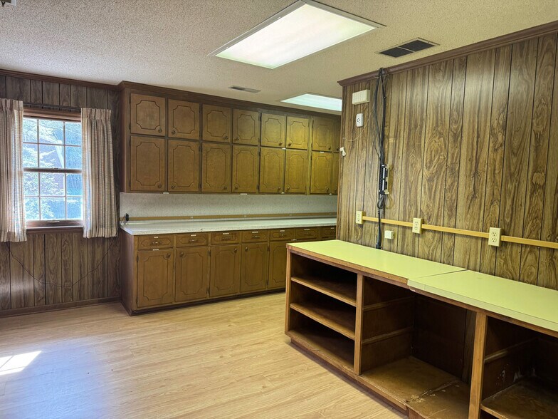 More Photos Of 1203 Northup St, Reidsville Medical For Sale