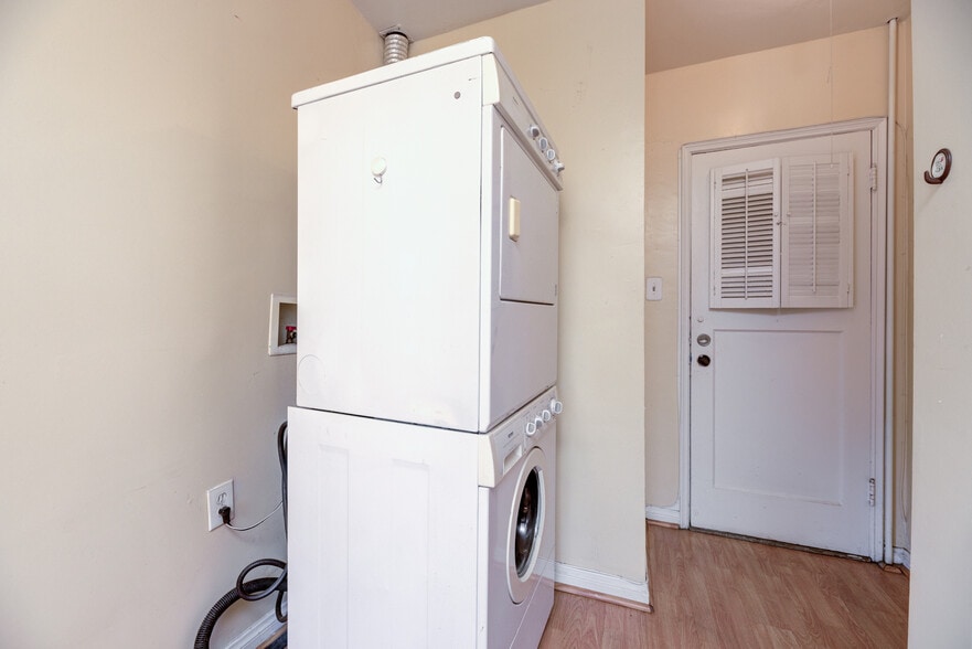 More Photos Of 913 S Wilton Pl, Los Angeles Apartments For Sale