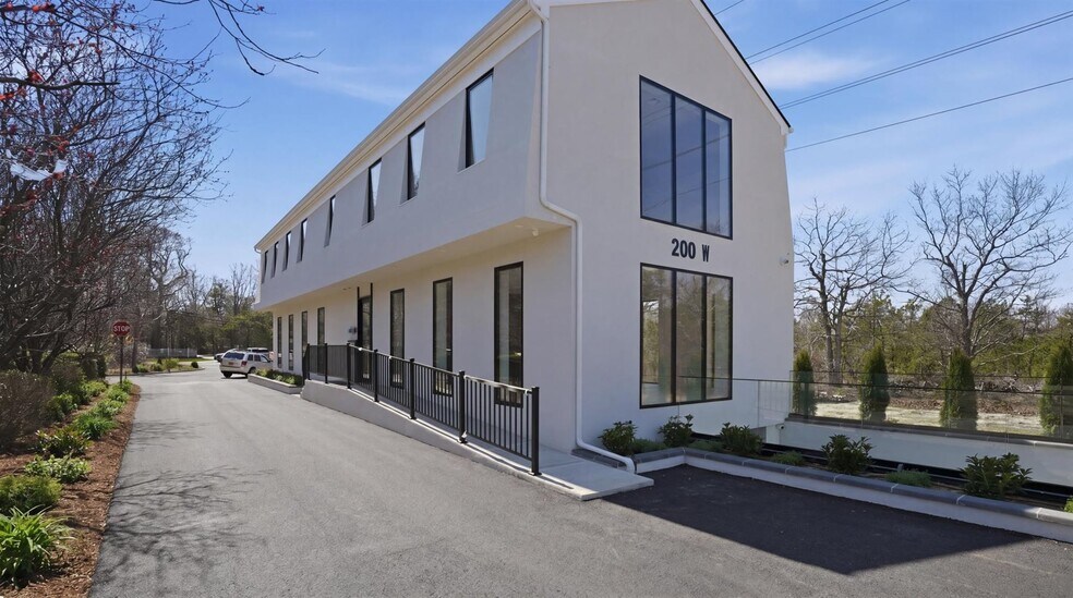 More Photos Of 200 W Montauk Hwy, Hampton Bays Freestanding For Lease