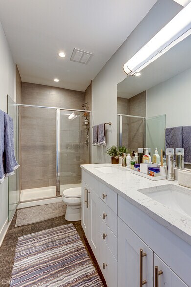 More Photos Of 6710-6712 N Northwest Hwy, Chicago Apartments For Sale