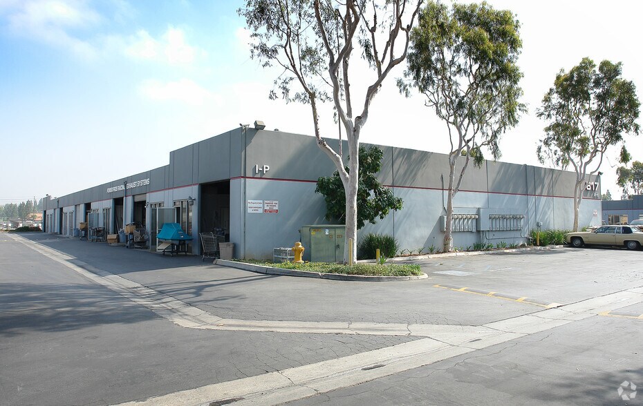 More Photos Of 809 S Lakeview Ave, Placentia Flex For Sale