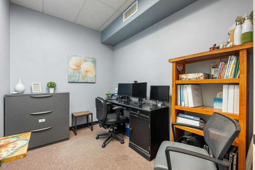 More Photos Of 2413-2415 Greenlawn Pky, Austin Office For Sale