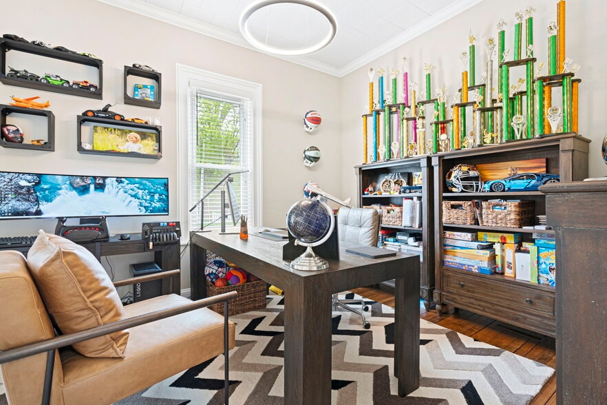 More Photos Of 612 N Lakeshore Dr, Ludington Hotel For Sale