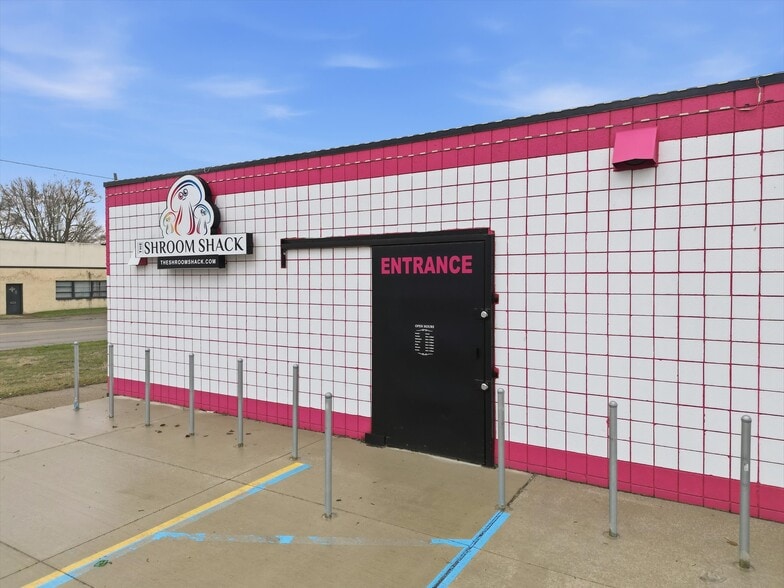 More Photos Of 20903 Dequindre Rd, Hazel Park Warehouse For Lease