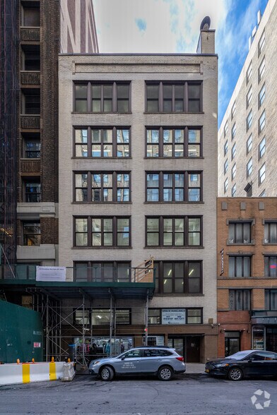 More Photos Of 124 W 36th St, New York Loft Creative Space For Lease