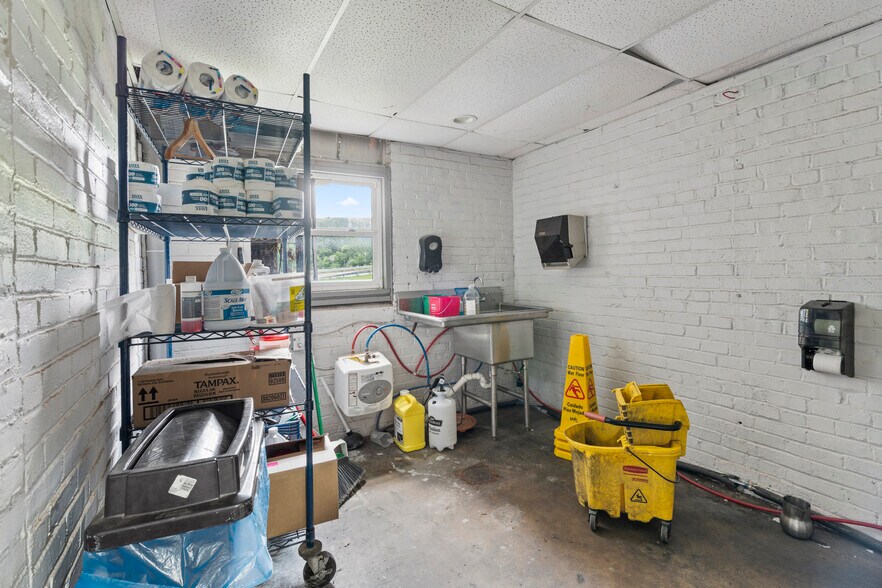 More Photos Of 500 Bridge St, Weissport Restaurant For Sale