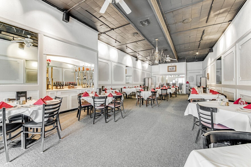 More Photos Of 300-306 Seabreeze Blvd, Daytona Beach Storefront Retail Office For Sale