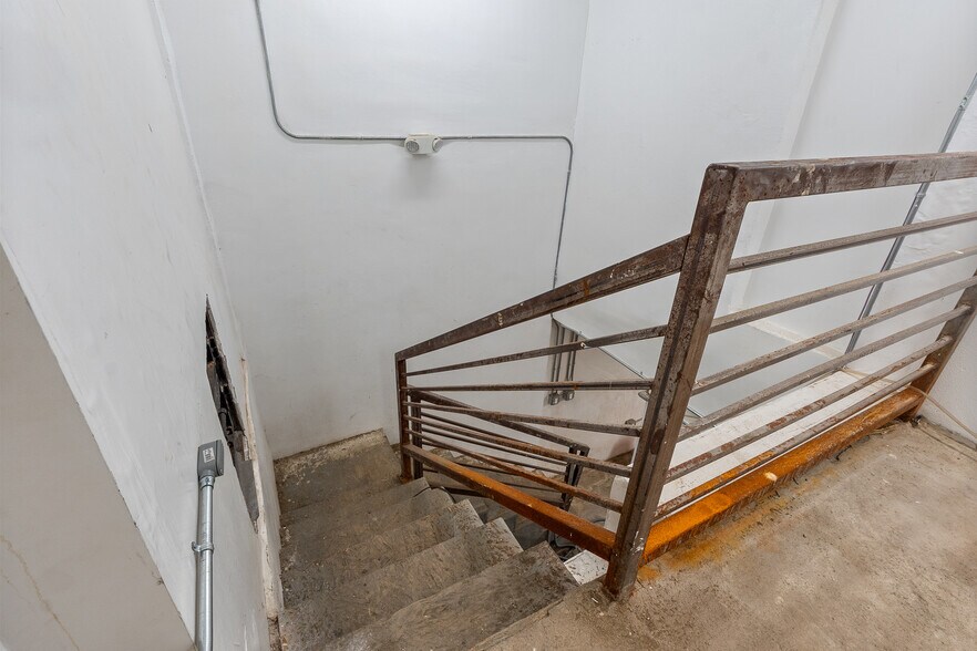 More Photos Of 3501 Emery St, Los Angeles Manufacturing For Sale