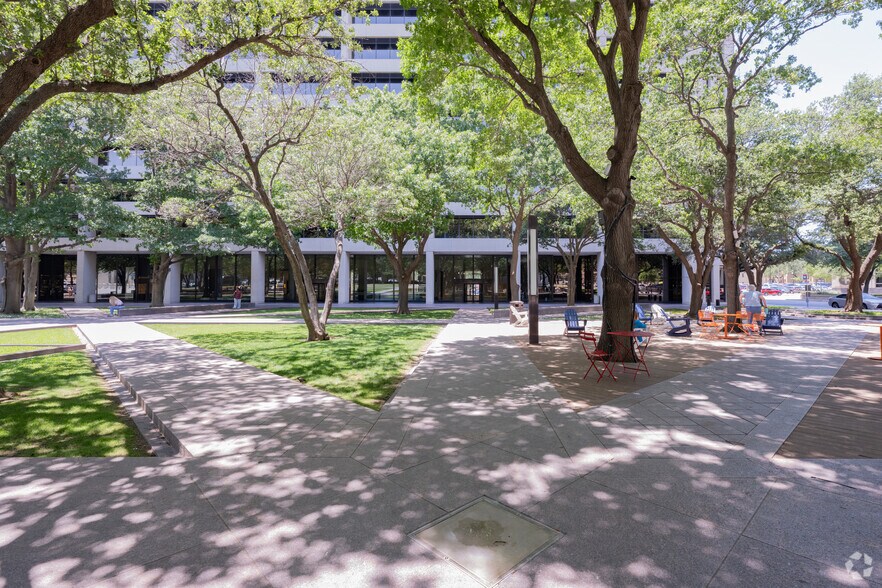 More Photos Of 801 Cherry St, Fort Worth Office For Lease