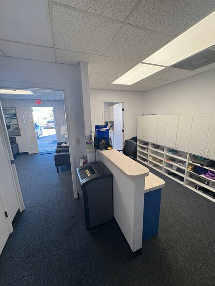 More Photos Of 1531 Tamiami Trl S, Venice Office For Sale