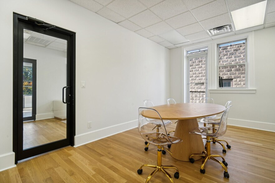 More Photos Of 2-4 Garber Sq, Ridgewood Restaurant For Sale