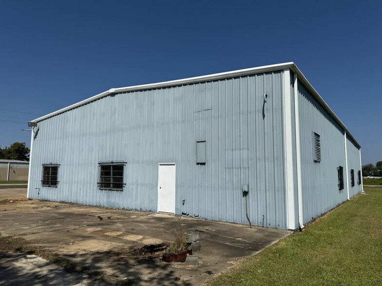 More Photos Of 6233 Industrial Rd, Beaumont Industrial For Lease