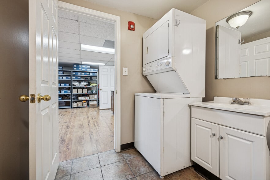 More Photos Of 3502 Dickerson Pike, Nashville Flex For Sale