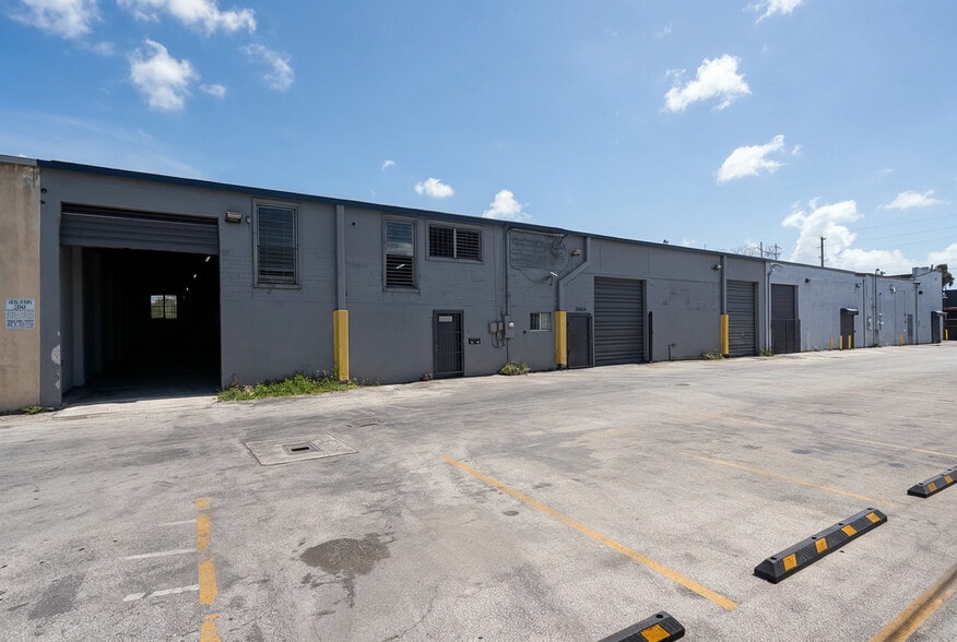 More Photos Of 3904 NW 32 Ave, Miami Warehouse For Sale