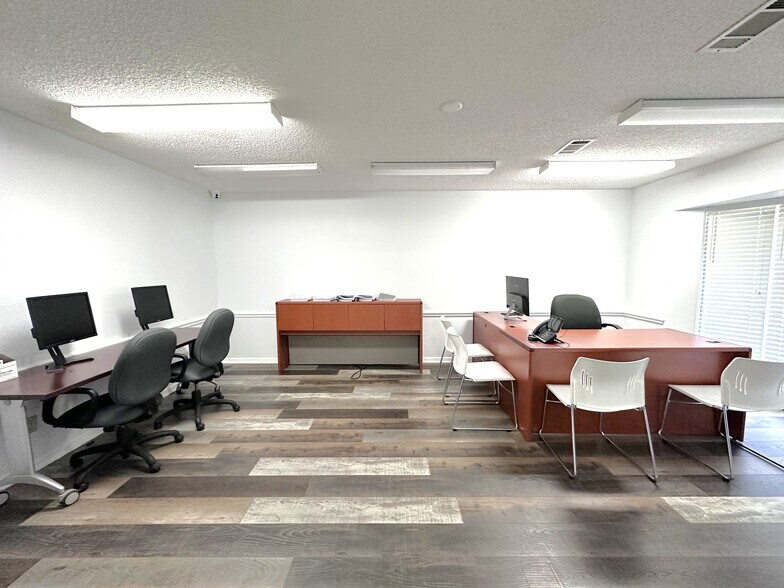 More Photos Of 722 E Wheatland Rd, Duncanville Office For Sale