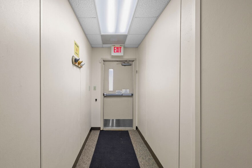 More Photos Of 310 Terrell Rd, Franklin Office For Sale