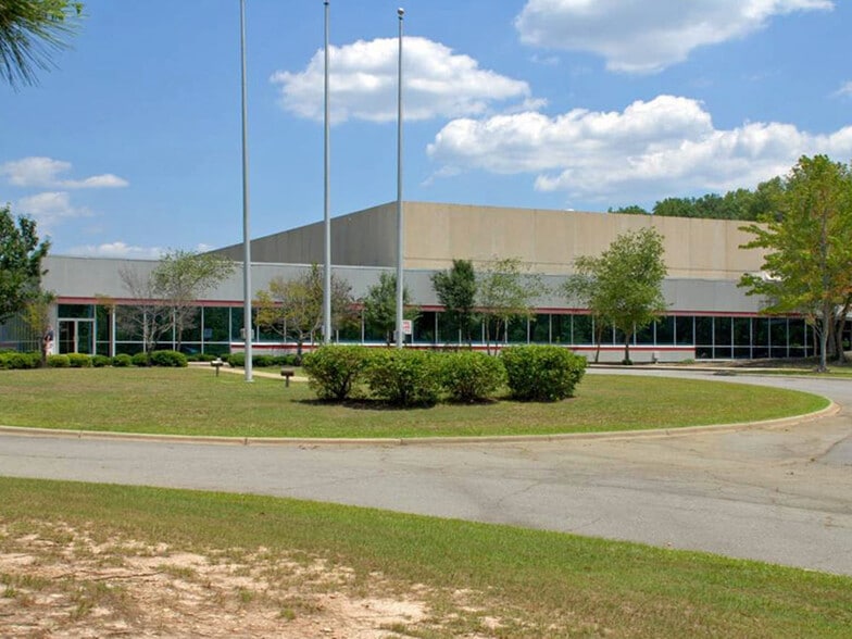 More Photos Of 1 Consumer Way, Columbus Warehouse For Lease