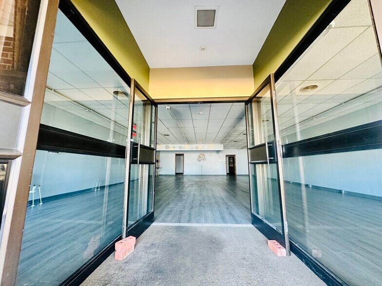 More Photos Of 314 E Main St, Rockwell Medical For Lease