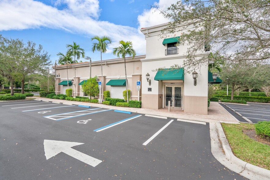 More Photos Of 4471 Weston Rd, Weston Freestanding For Lease