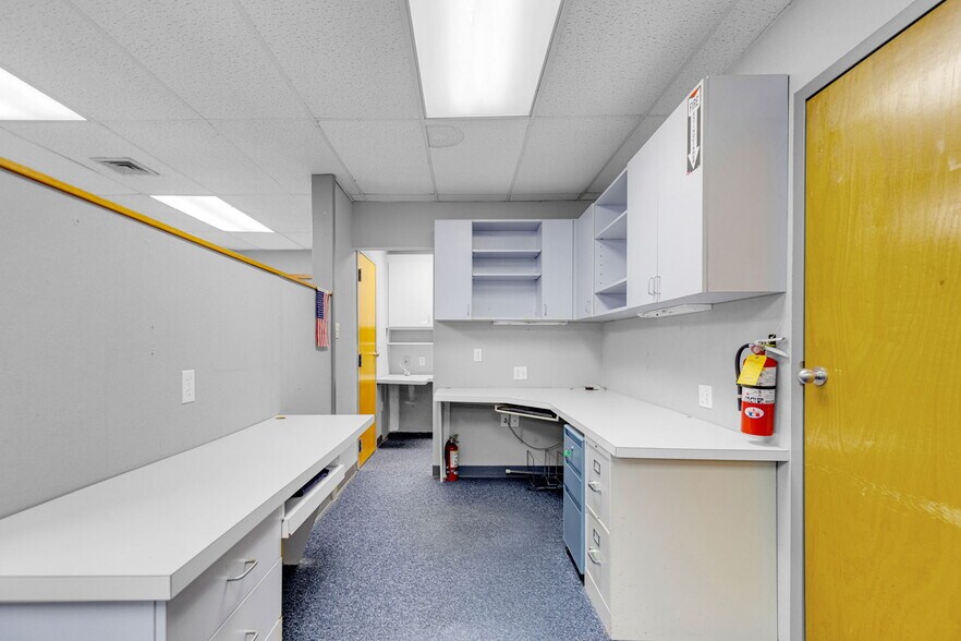 More Photos Of 60 Westwood Ave, Waterbury Medical For Sale