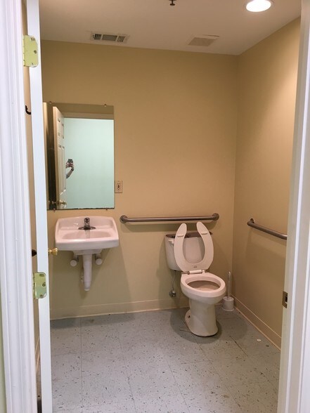 More Photos Of 119 Colony Crossing Way, Madison General Retail For Lease