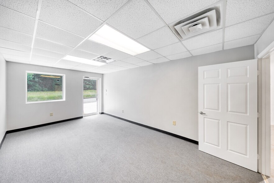 More Photos Of 2427 Hilton Way, Gainesville Warehouse For Lease