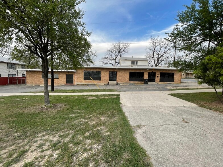 More Photos Of 1631 N Interstate 35, San Antonio Loft Creative Space For Lease
