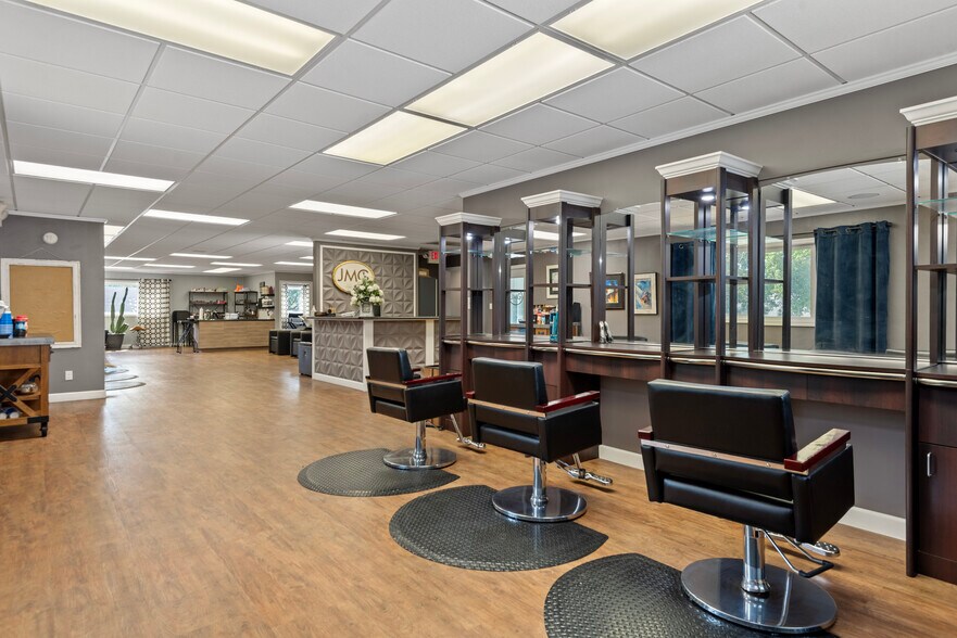 More Photos Of 2445 S 5th St, Springfield Office For Sale